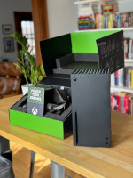 Xbox Series X w/ Controller