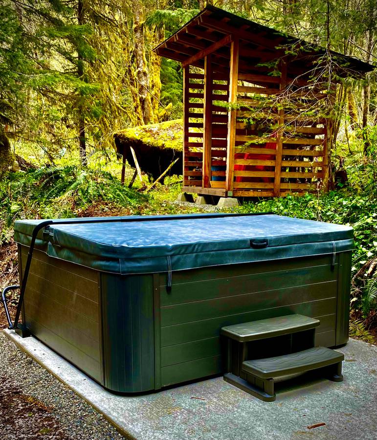 🚚 Hot Tub Moving Specialists - Deliver, Move, Remove, Recycle