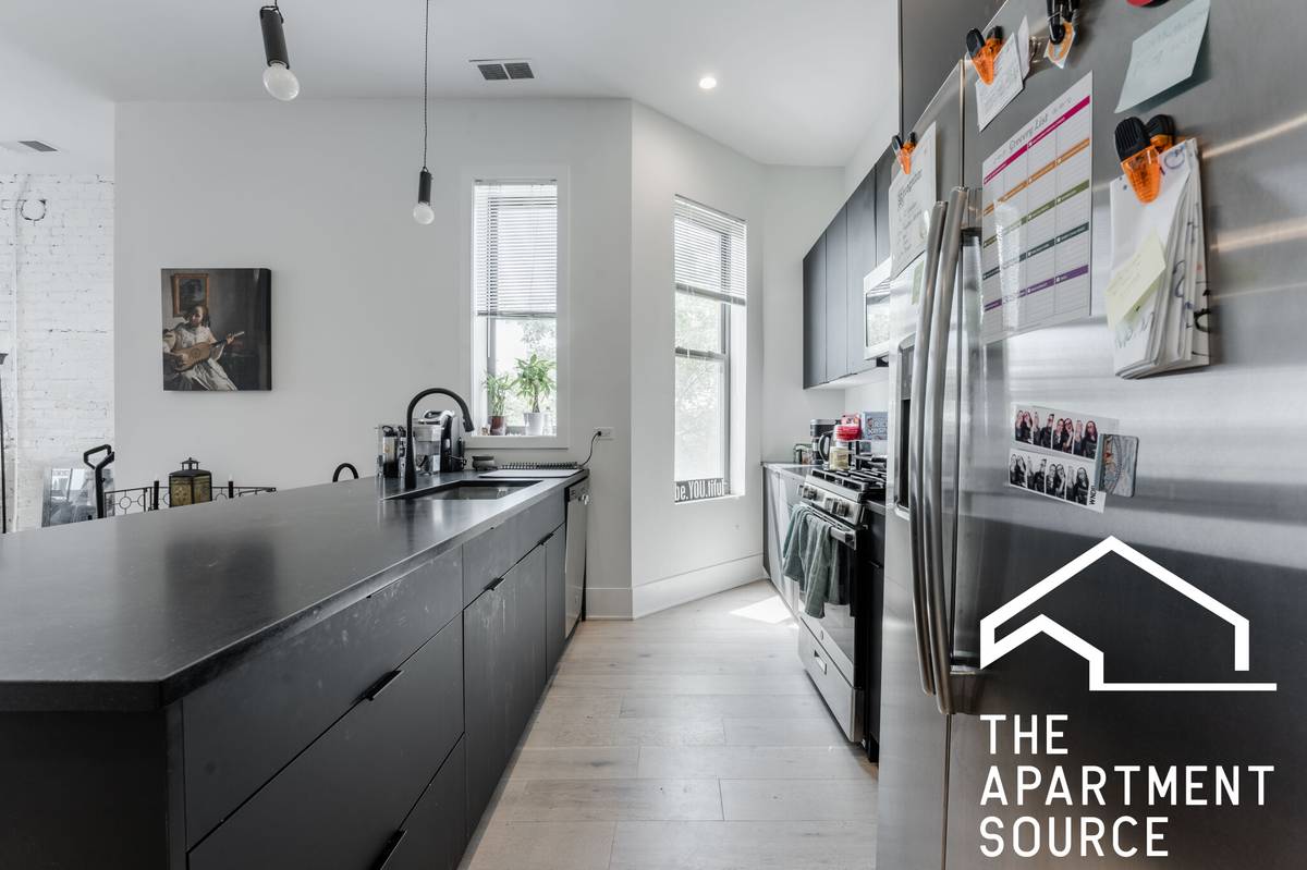 RARELY AVAILABLE WEST LOOP 3 BED 2 BATH! DO NOT MISS OUT!
