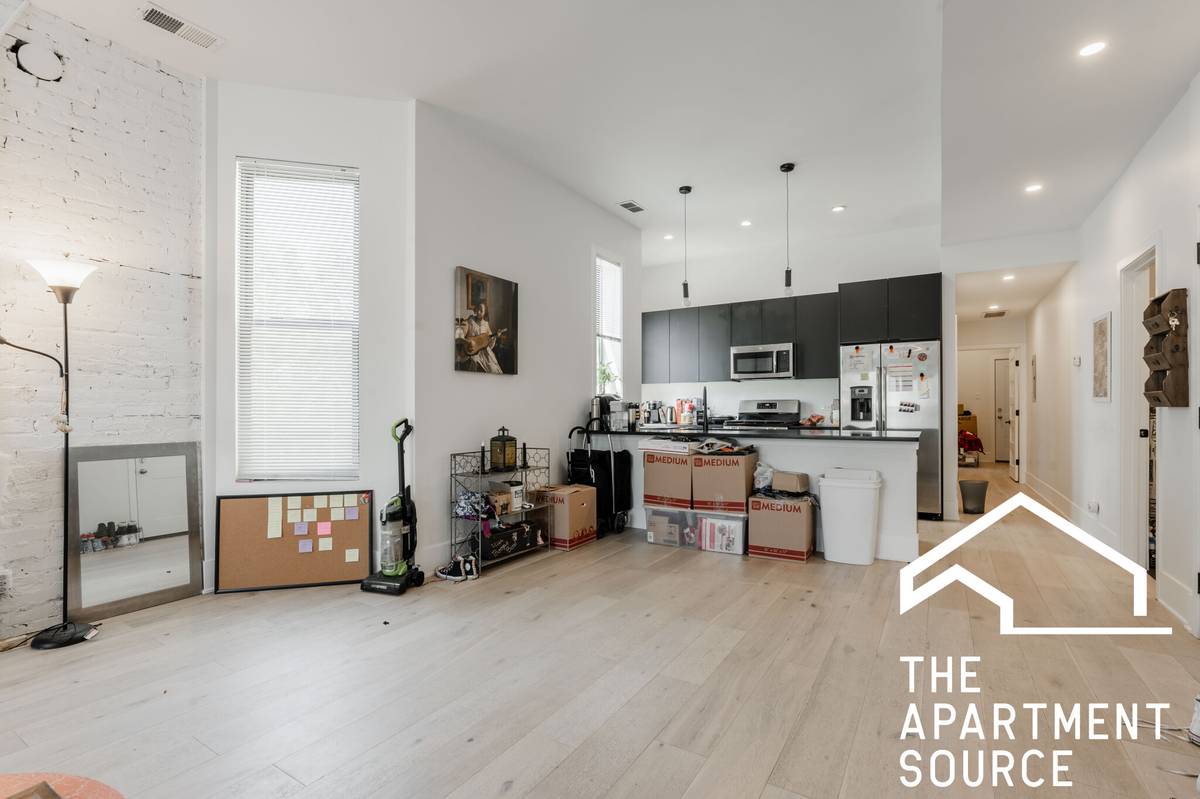 RARELY AVAILABLE WEST LOOP 3 BED 2 BATH! DO NOT MISS OUT!