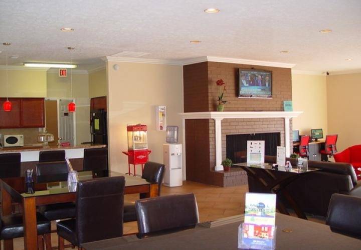 3bd 1ba, Central Air Conditioning, Situated in Indianapolis!