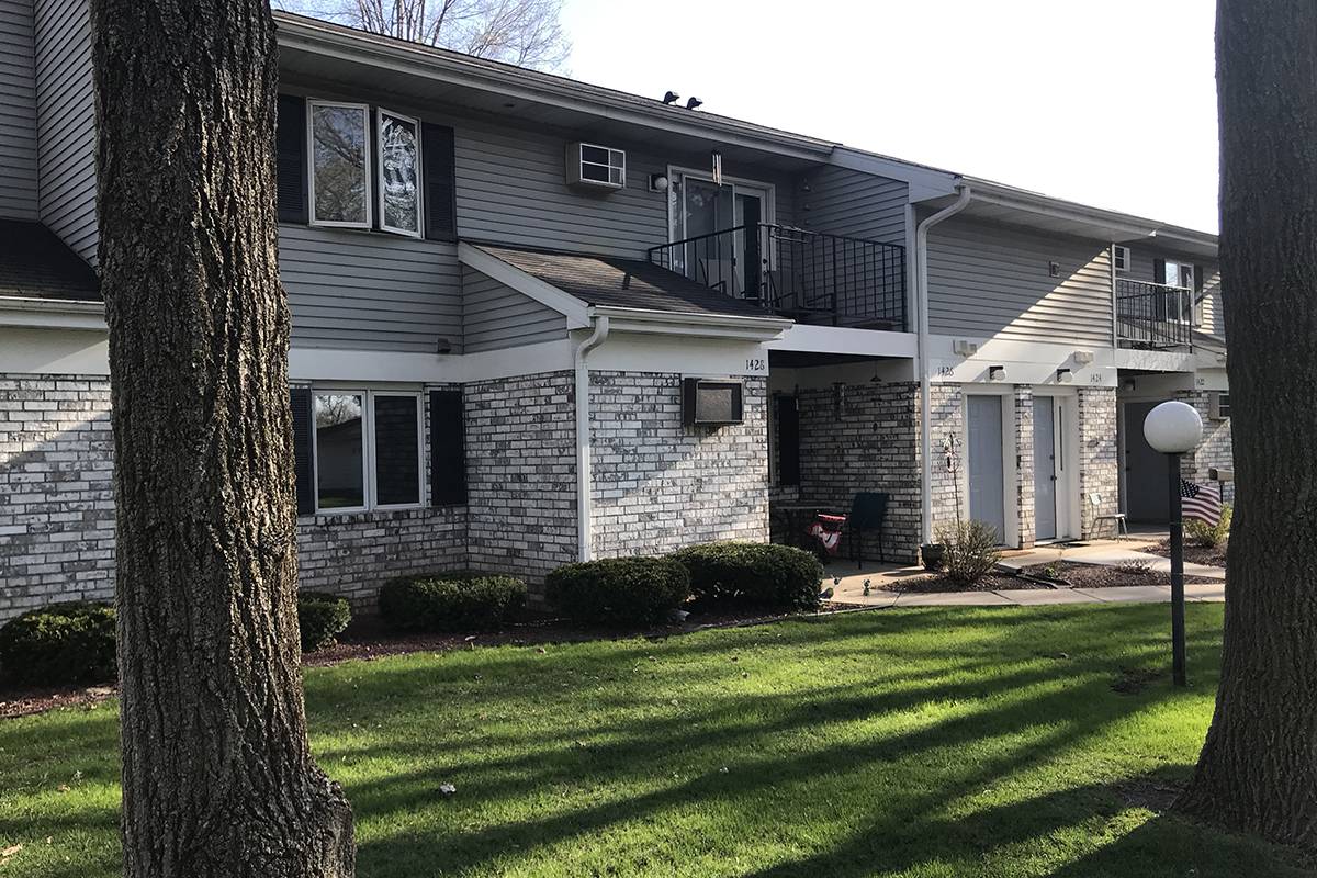 Avail 6/1! Spacious, Great Location, Large Closets, Laundry, Garage!