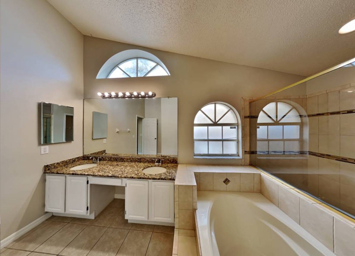 4BD 3BA, Availability 24 Hours, Situated in 32712!
