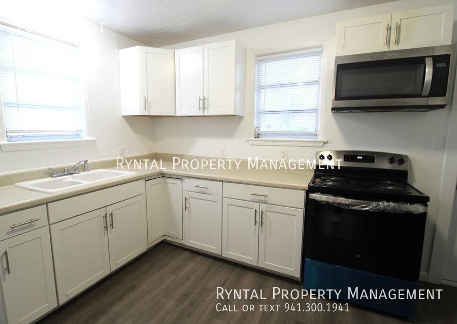 Adorable 2Bdr SFH in Sarasota