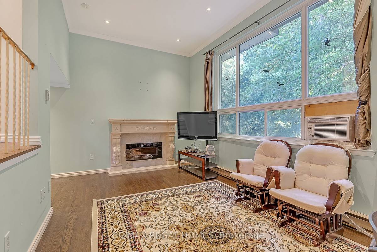 Upper - 57 Windy Golf Way E -Check out this Executive Townhouse