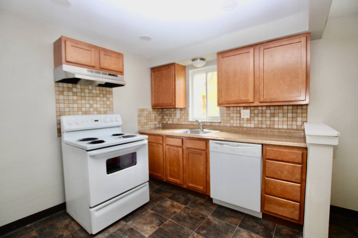 Absolutely Beautiful Town Homes! Available NOW!
