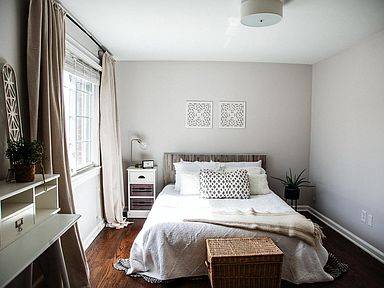 Great brick townhouse W/ 2Bed! Available For you !