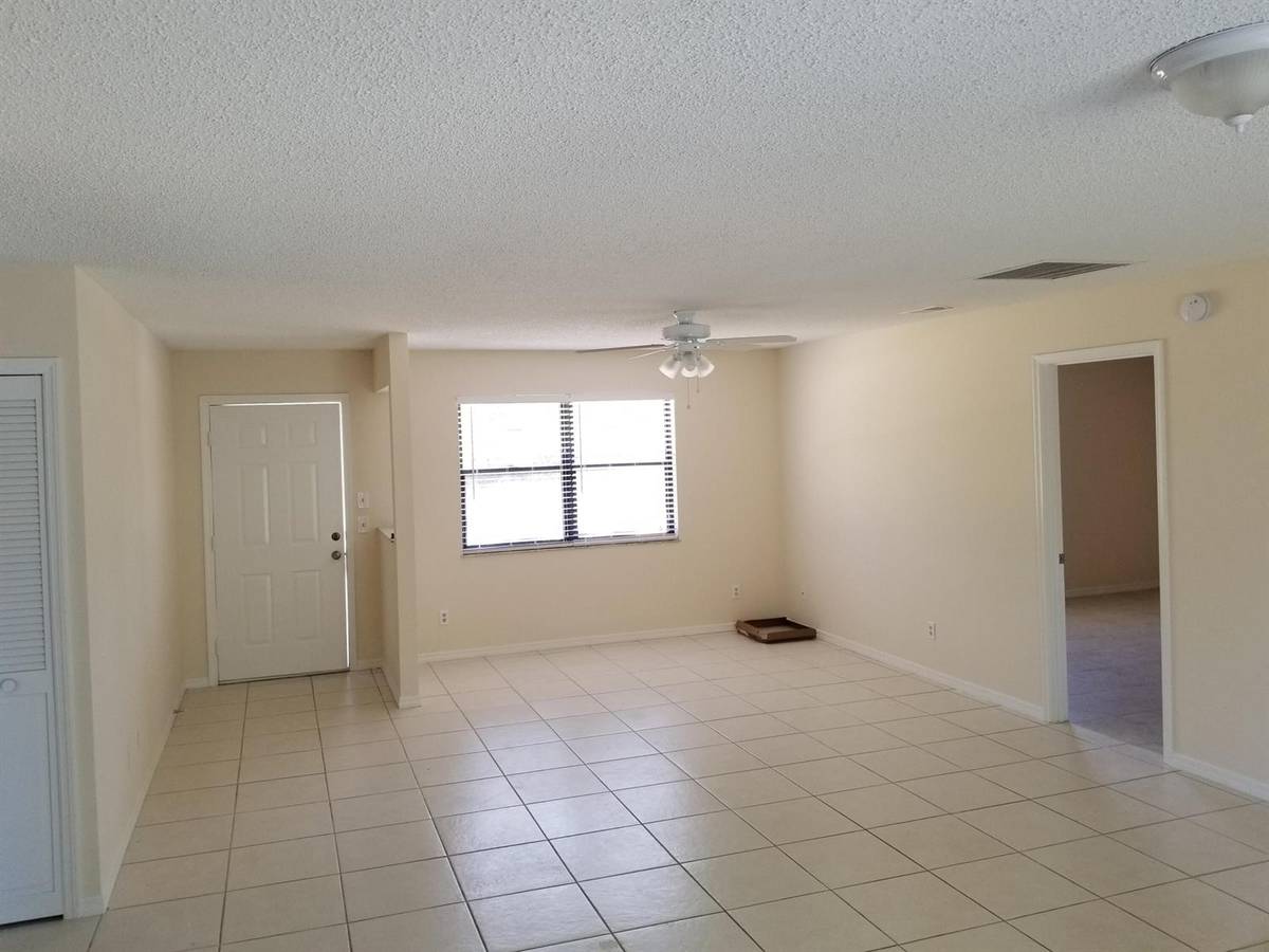 BEAUTIFUL AFFORADABLE HOME FENCED YARD