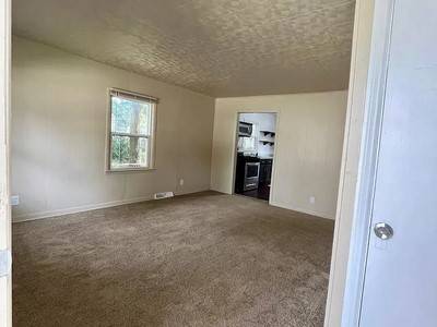 2 bedrooms 2bathroom Beautiful renovated ranch