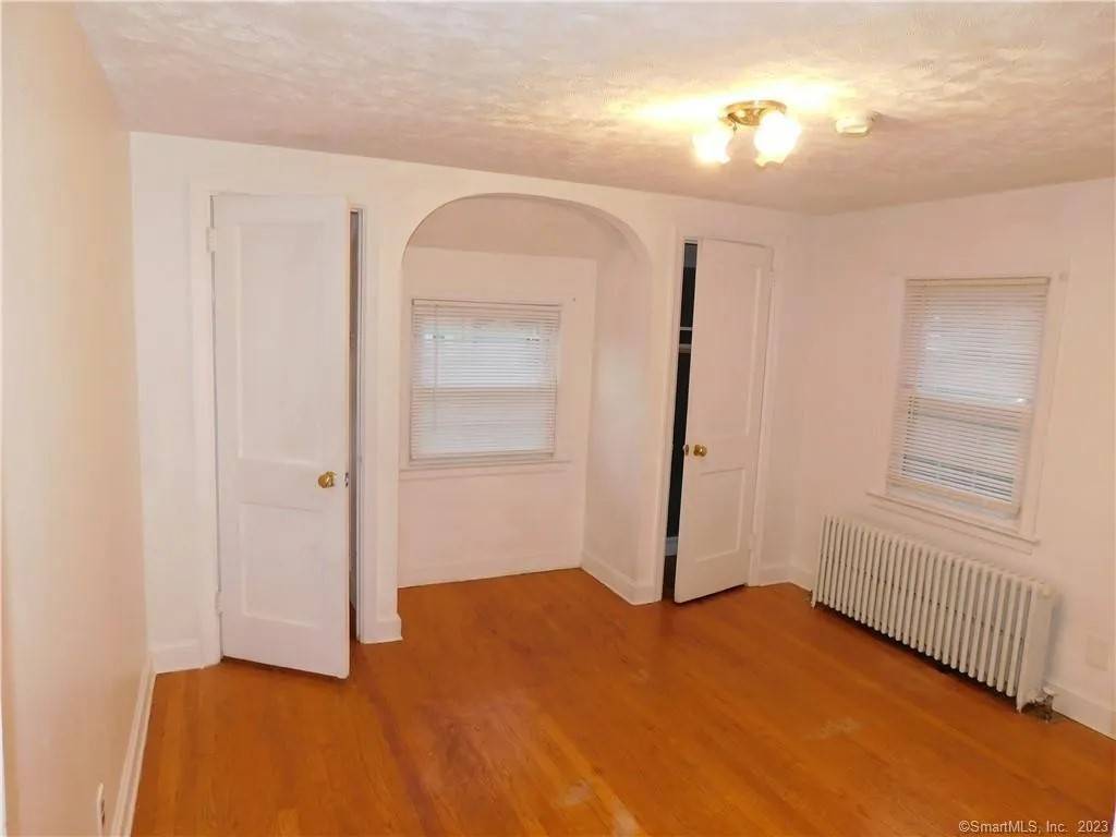 Single Family House w/attached Garage!