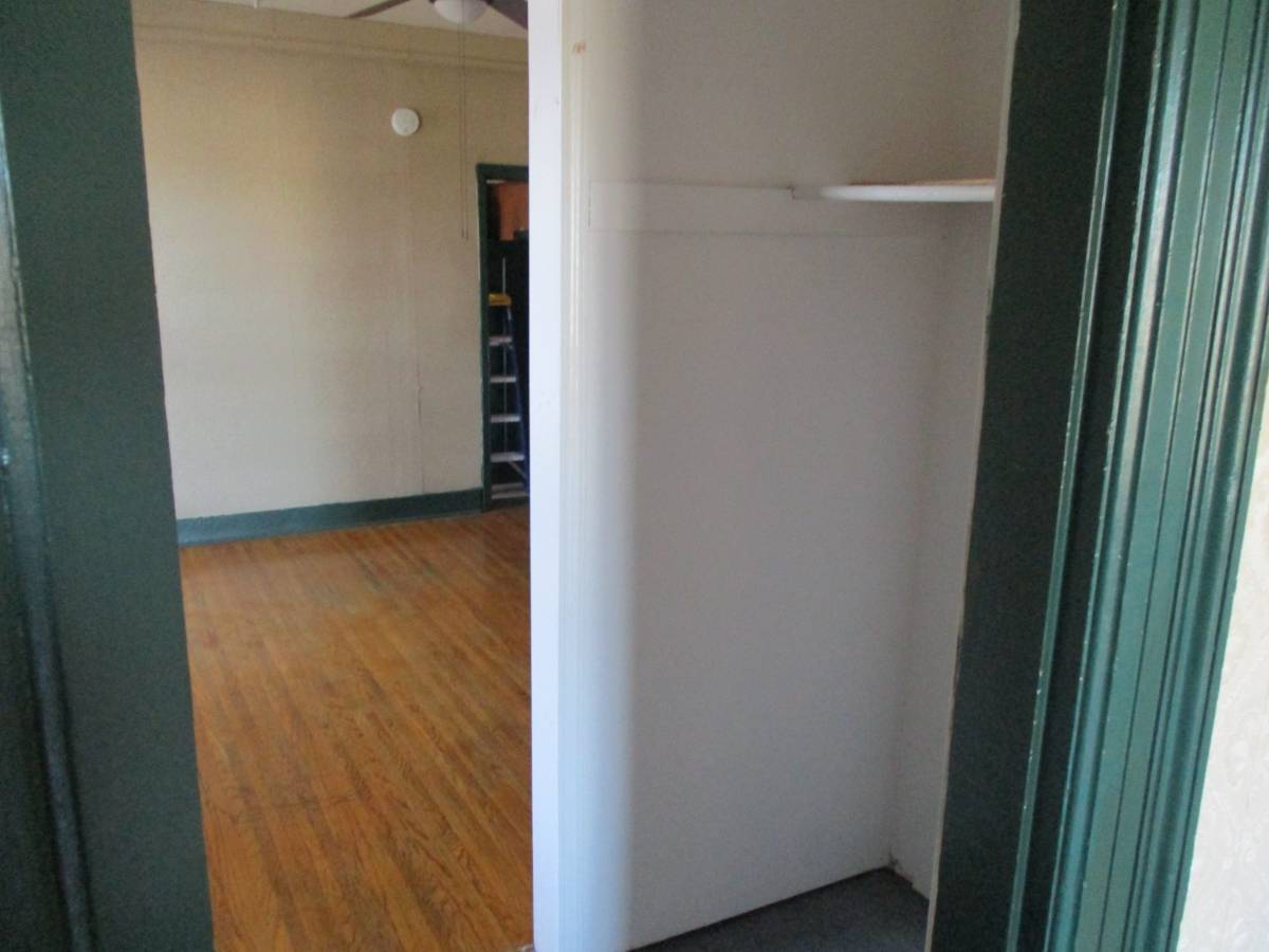 Apartment, 1 Bedroom, Quiet, Clean, Safe Building
