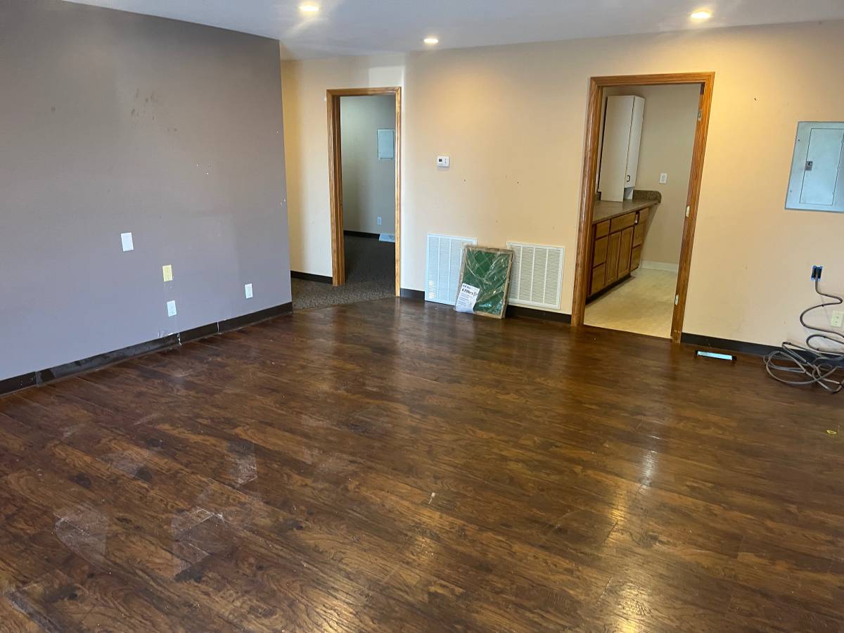 Private office/storefront near mall