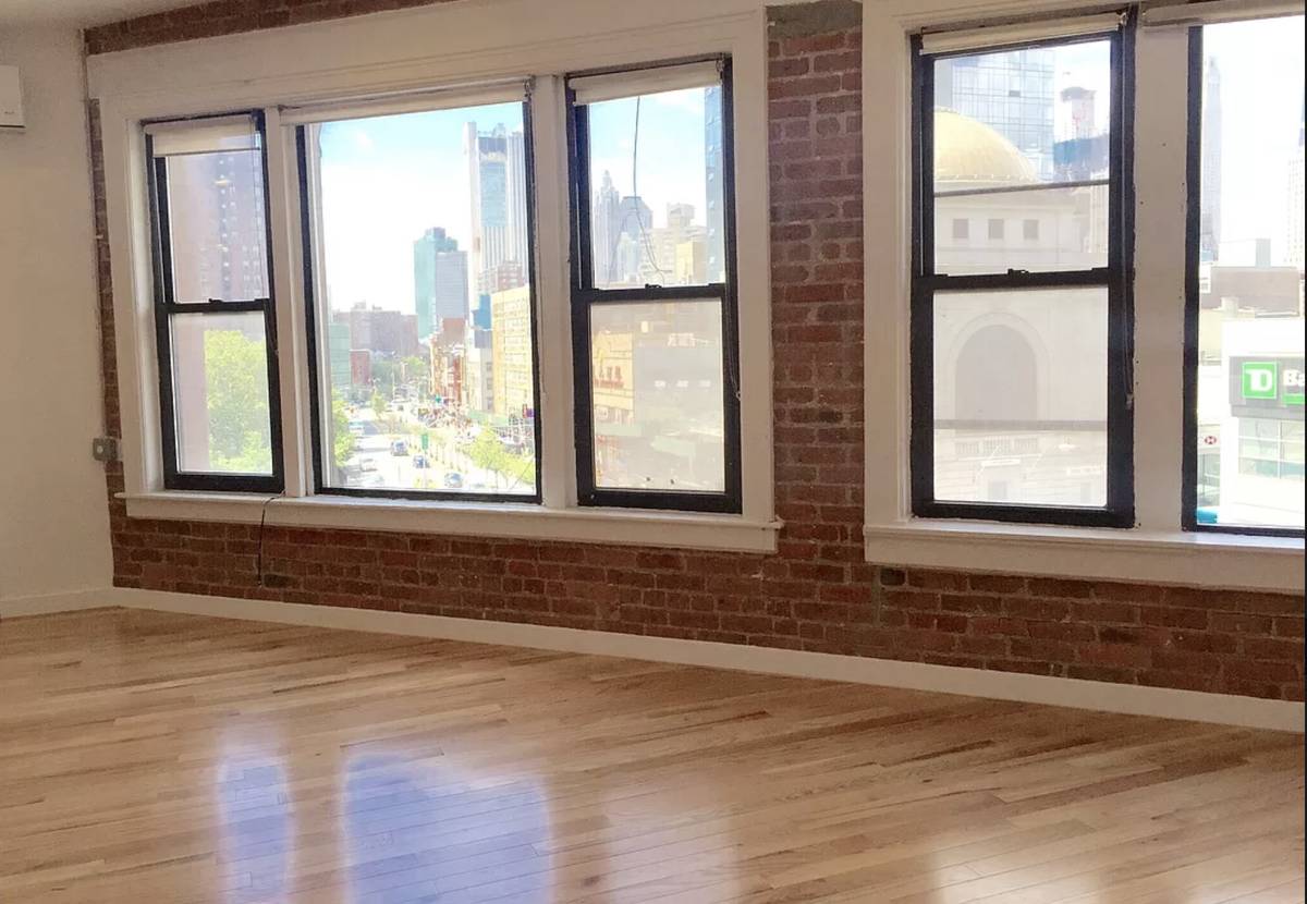 ONE OF A KIND 2ND FLOOR LIVE/WORK FULL FLOOR LOFT HIGH CEILINGS