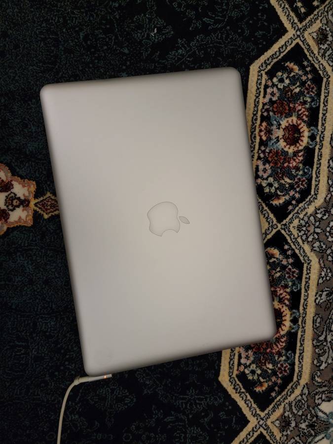 Apple MacBook Pro 13" Intel Core i5 - 2.5 GHz Laptop