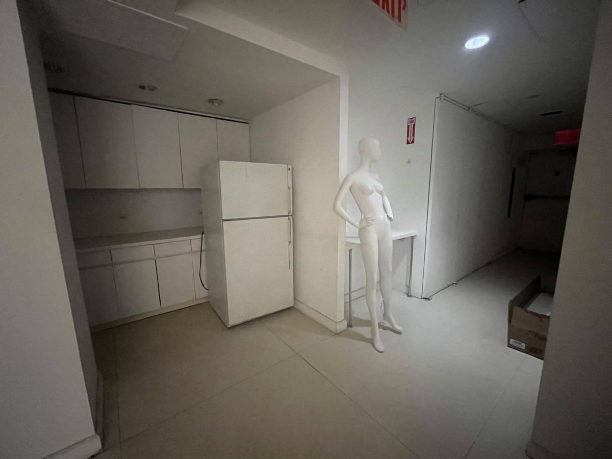 Beautiful Large Space W/ Lots of Light, Private Bathrooms and Offices