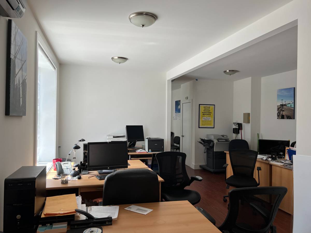 OFFICE DESK FOR RENT