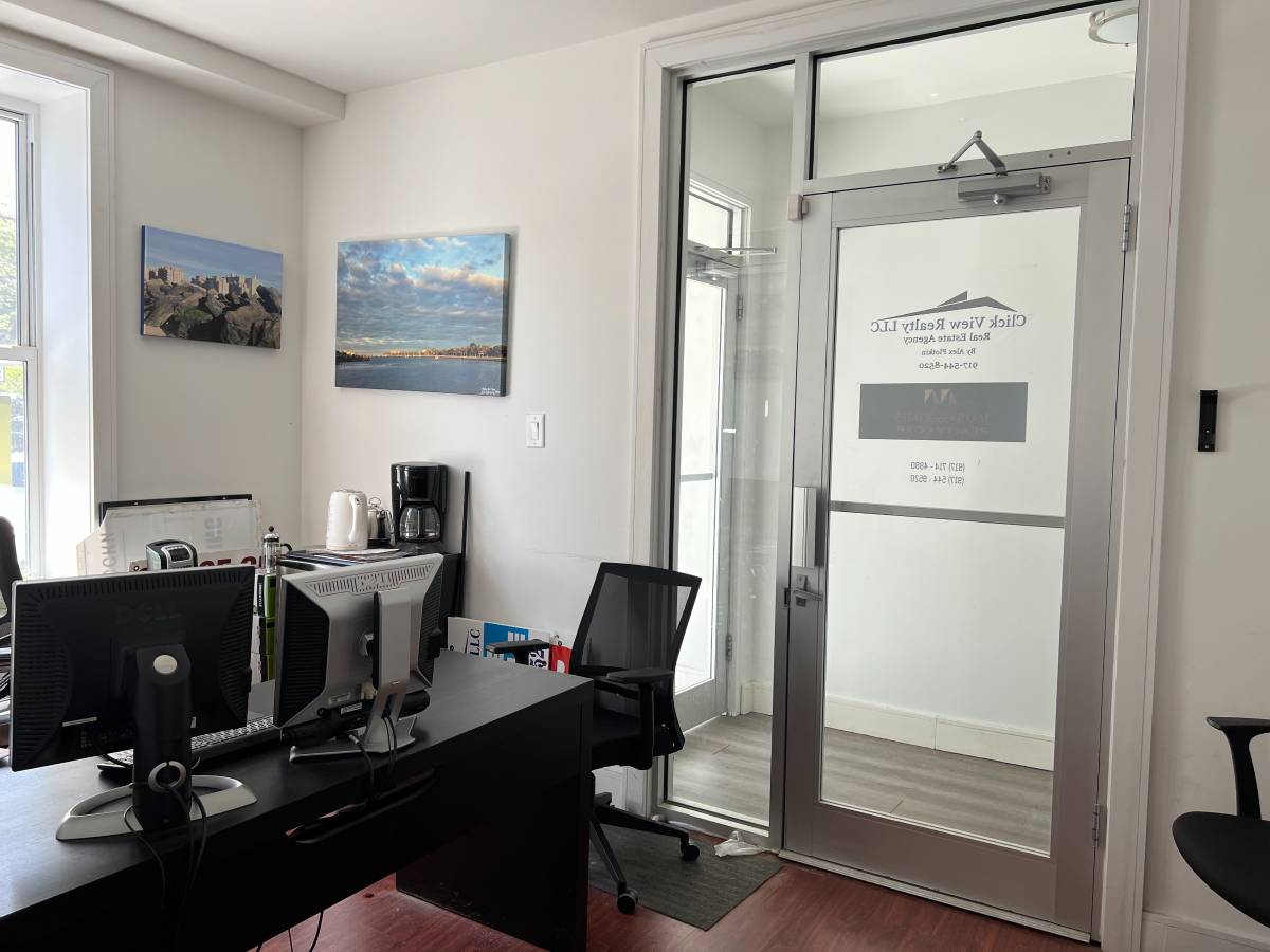 OFFICE DESK FOR RENT