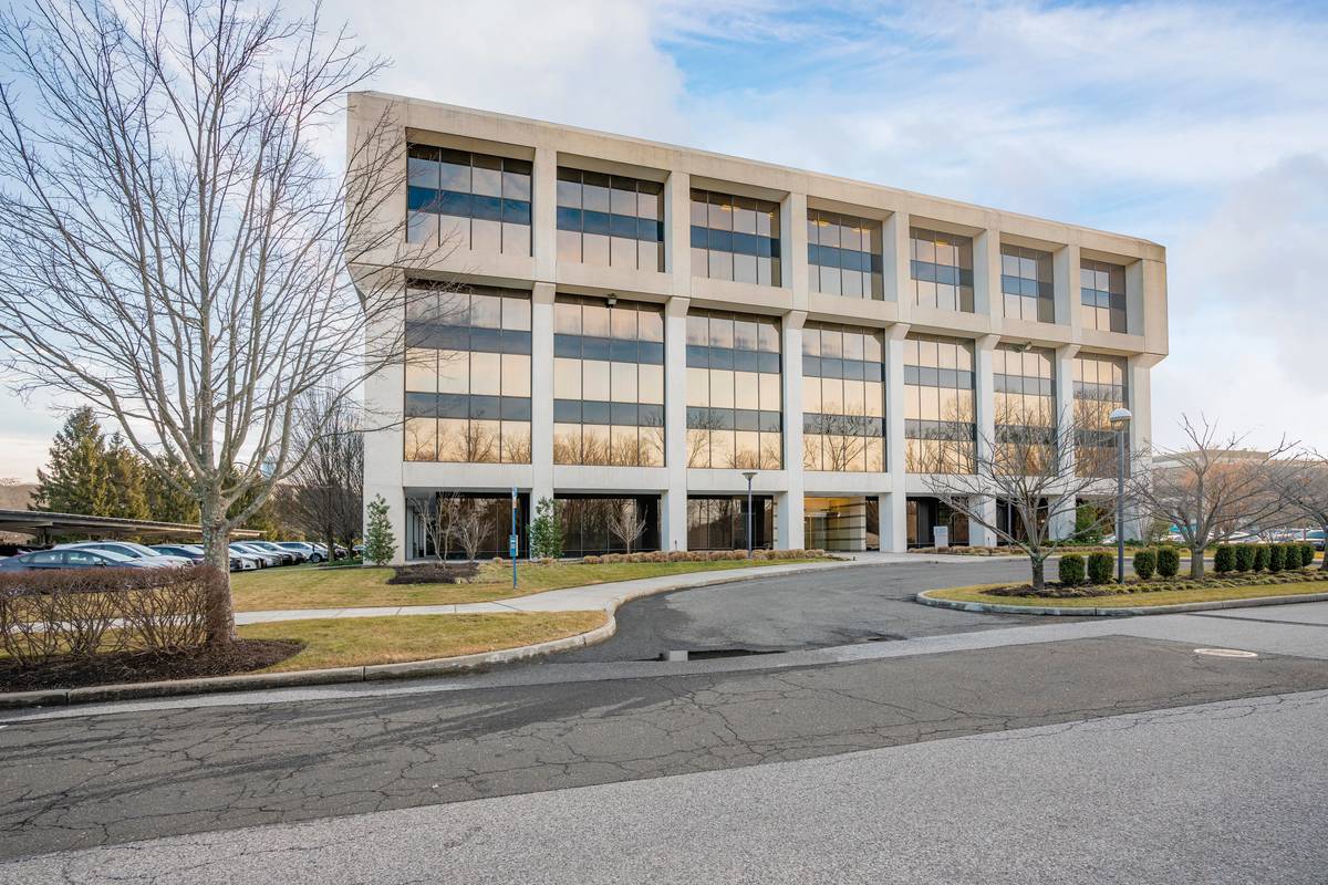Looking for office space in Tarrytown? You’re in luck with this deal!