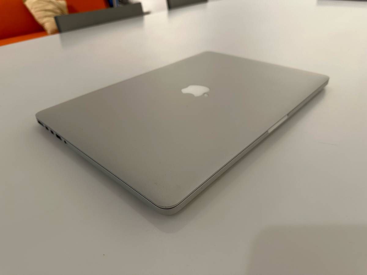 Mid 2014 15" Macbook Pro, new battery 15 cycles, excellent condition 16gb 500mb