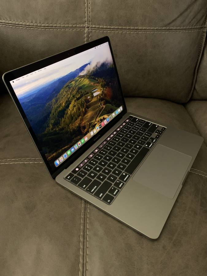 2020 Macbook Pro 13" 500GB 2 GHz Quad-Core Intel Core i5 w/ AppleCare+