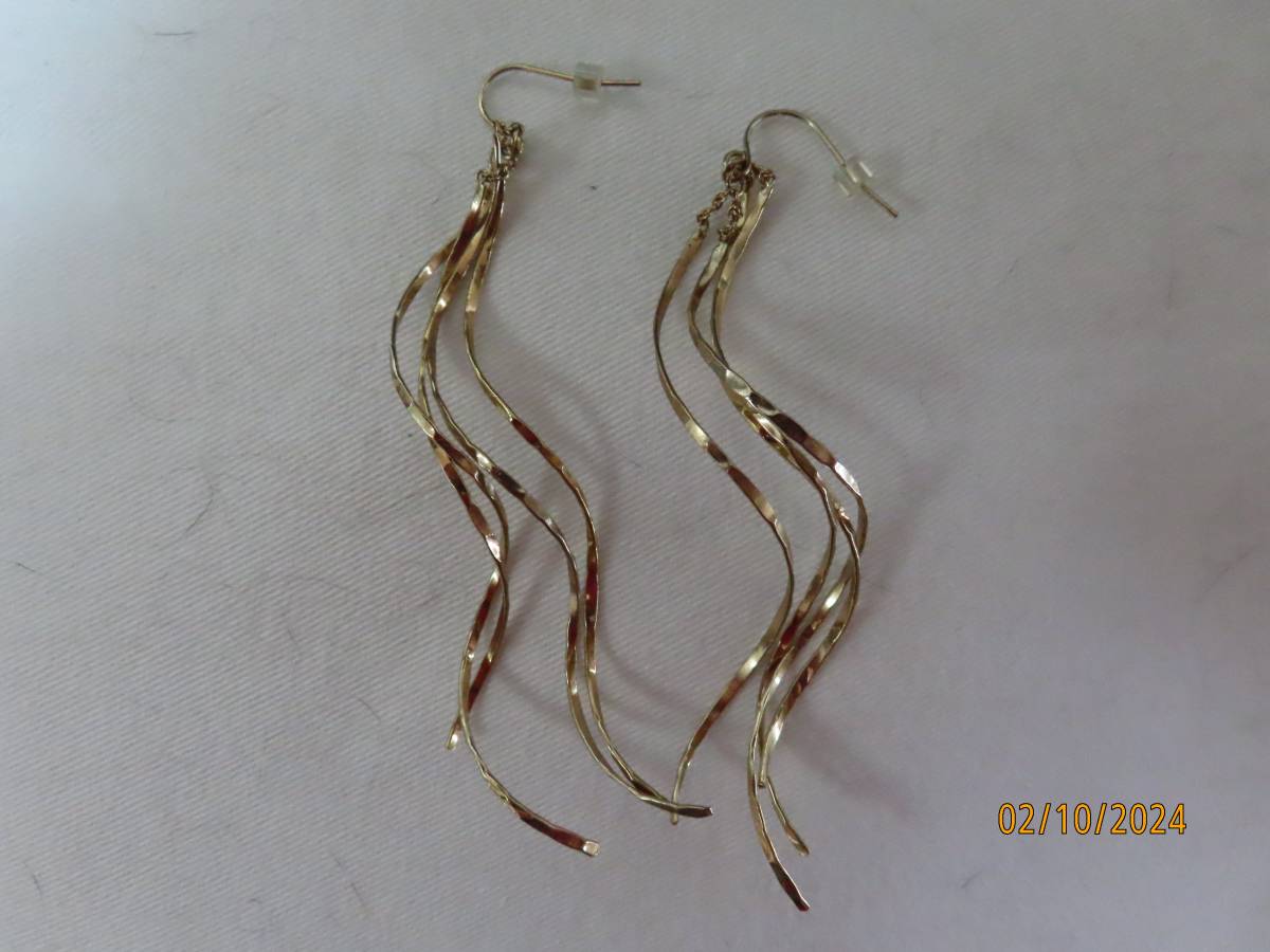 7 gold tone dangly earrings and 1 necklace