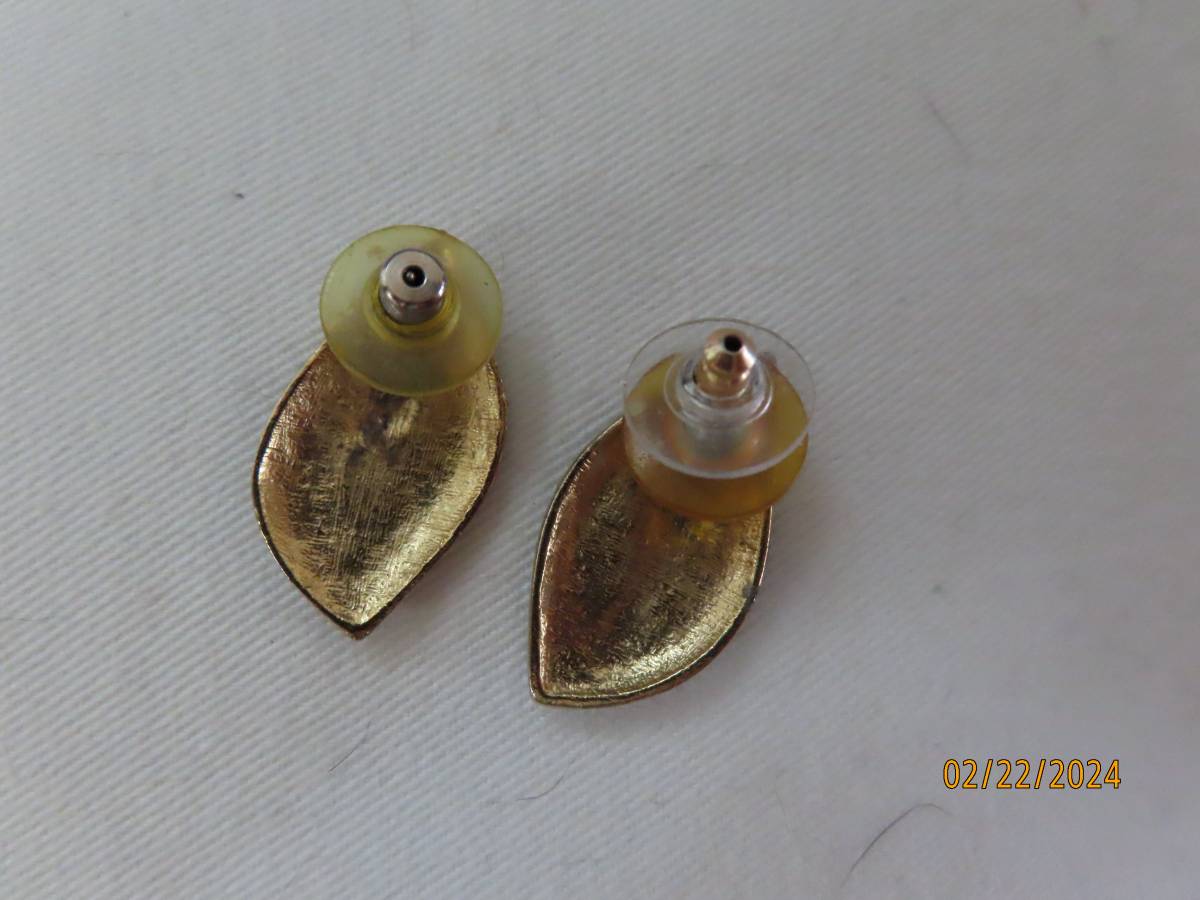 Black brooch and earrings