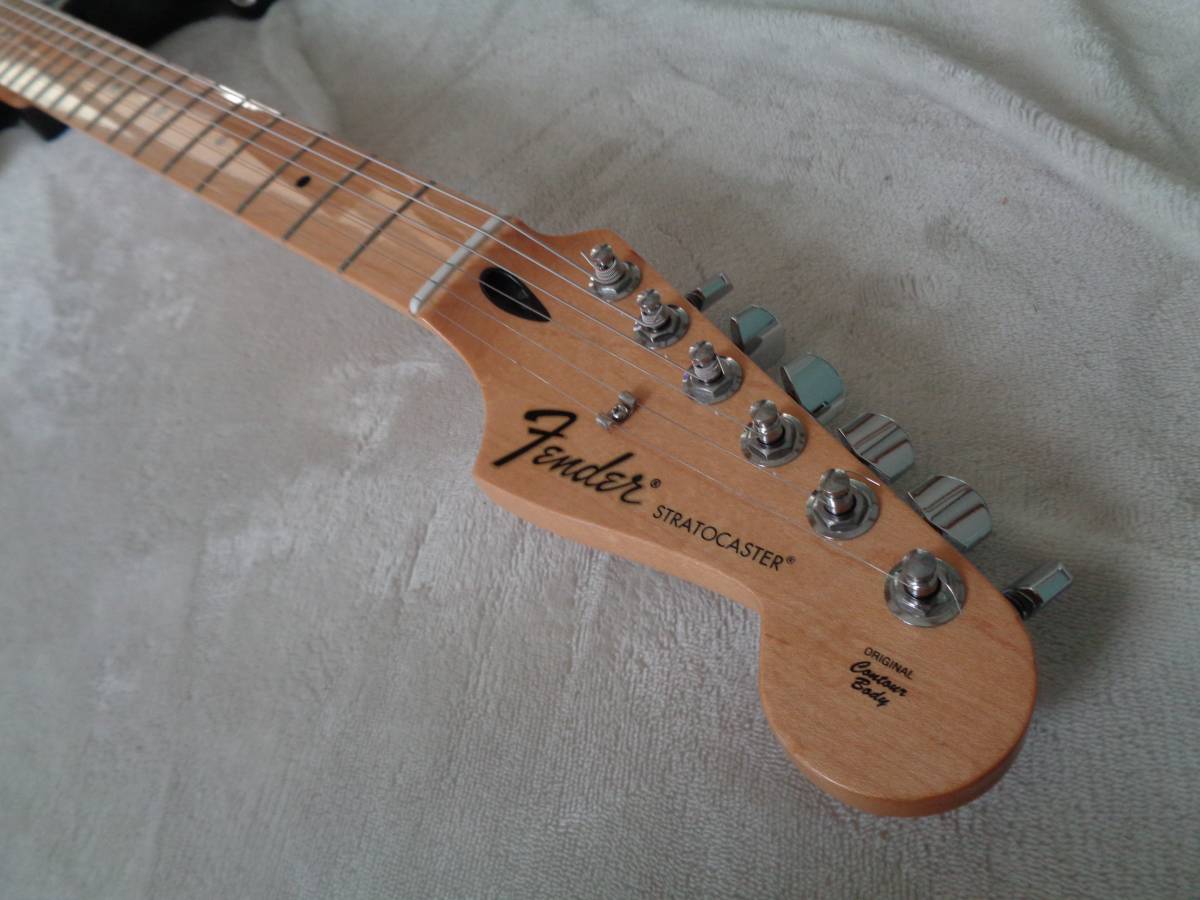 2015 Fender Standard MIM Stratocaster Guitar Maple Neck Sunburst.