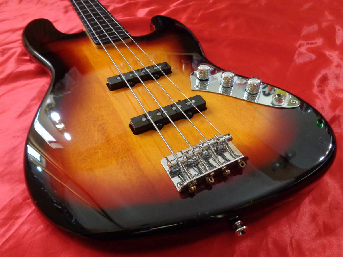 2017 Squier Vintage Modified Fretless Jazz Bass Guitar Sunburst.