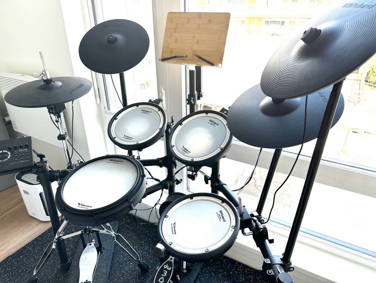 Roland TD-17 Drum Set+ Extras *Like New*