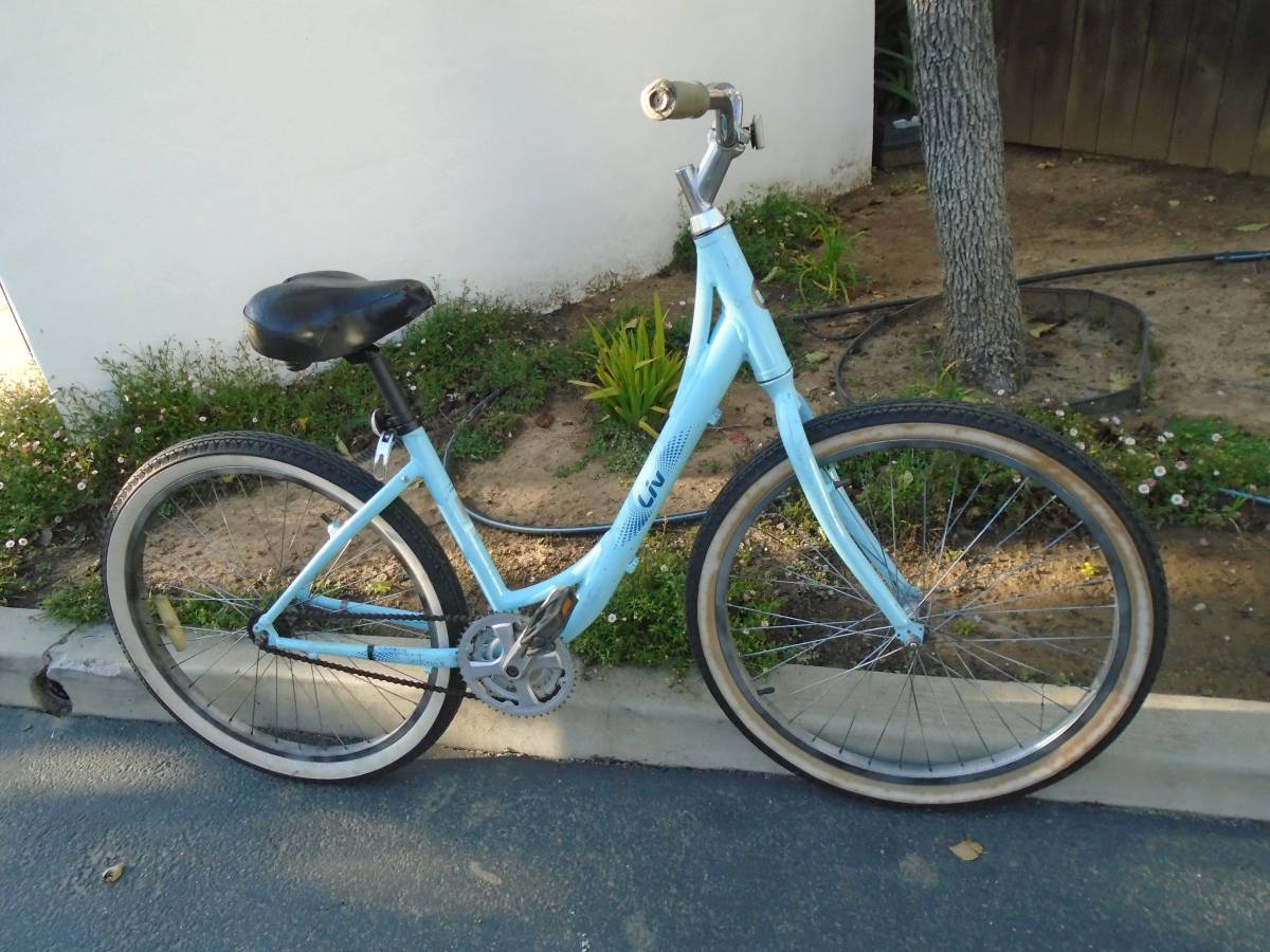 ALUMINUM LIV WOMAN CRUISER BIKE.
