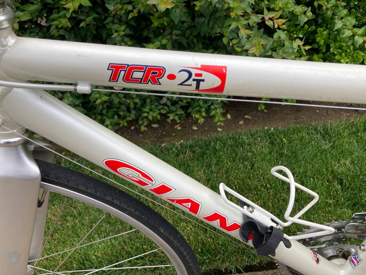 Giant TCR 2T 24 speed road bike/looks & rides excellent