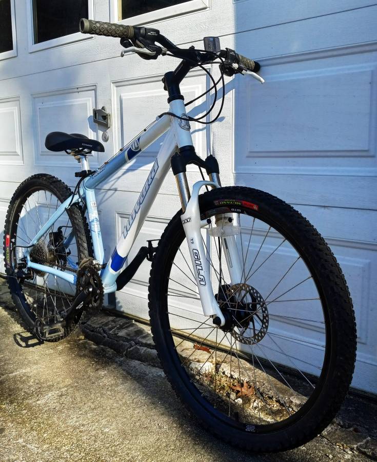 MOUNTAIN BIKE