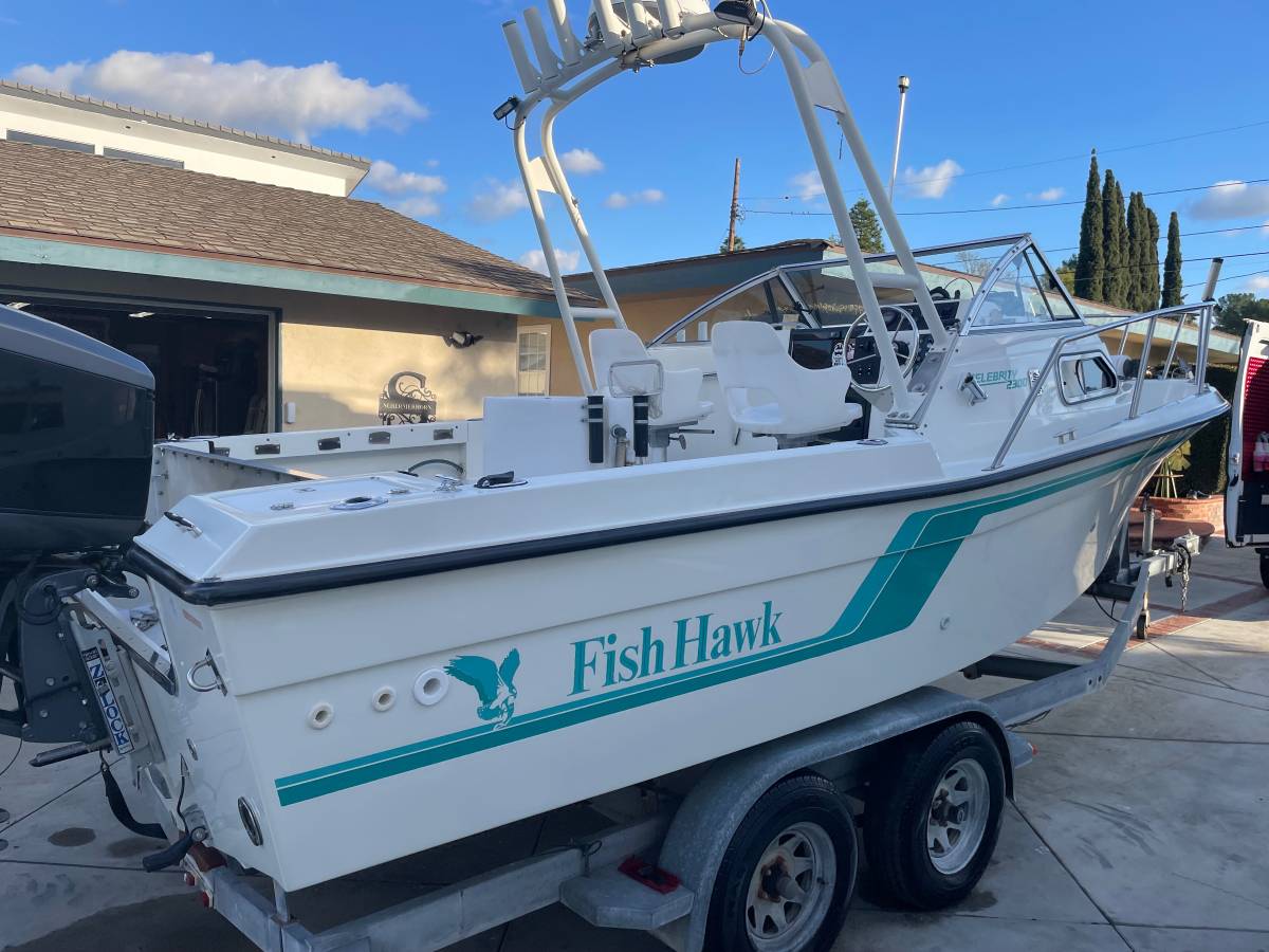 1993 Celebrity 23’ Fish Hawk