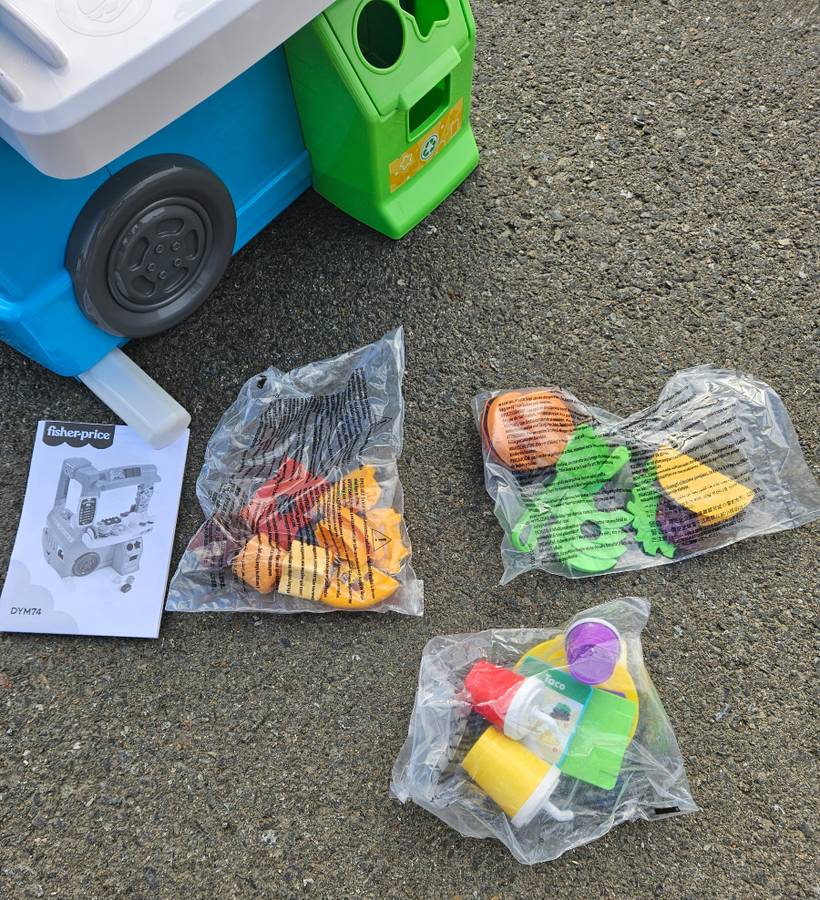 Fisher Price Laugh and Learn Servin' Up Fun Food Truck Toy NEW