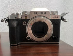 Fujifilm X-T4 26.1 MP Mirrorless Camera - Silver (XF 16-80mm f/4 R OIS WR)