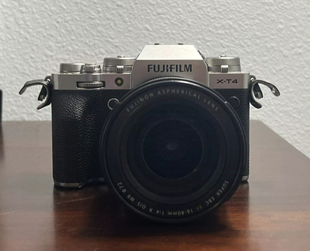Fujifilm X-T4 26.1 MP Mirrorless Camera - Silver (XF 16-80mm f/4 R OIS WR)