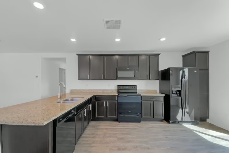 Move in available for rent 3 bedroom 2 bath