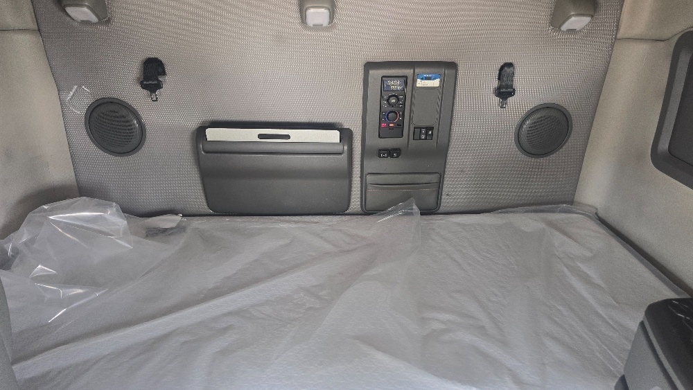 2020 Volvo VNL64760