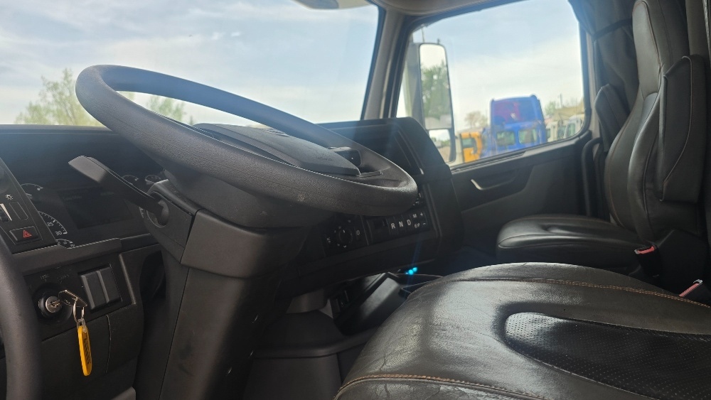 2020 Volvo VNL64760
