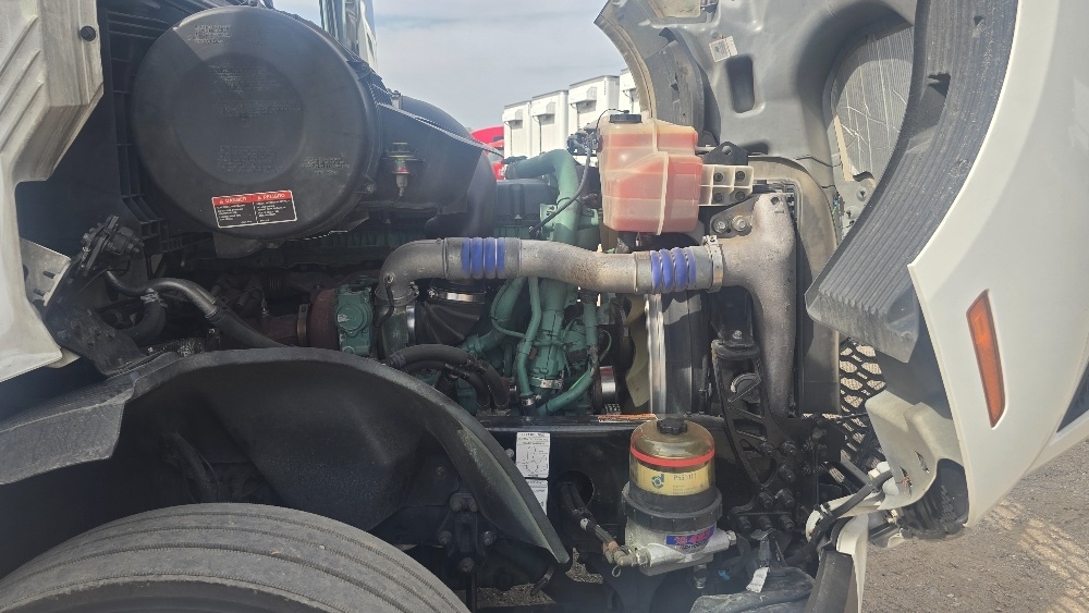 2020 Volvo VNL64760