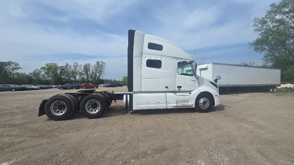 2020 Volvo VNL64760