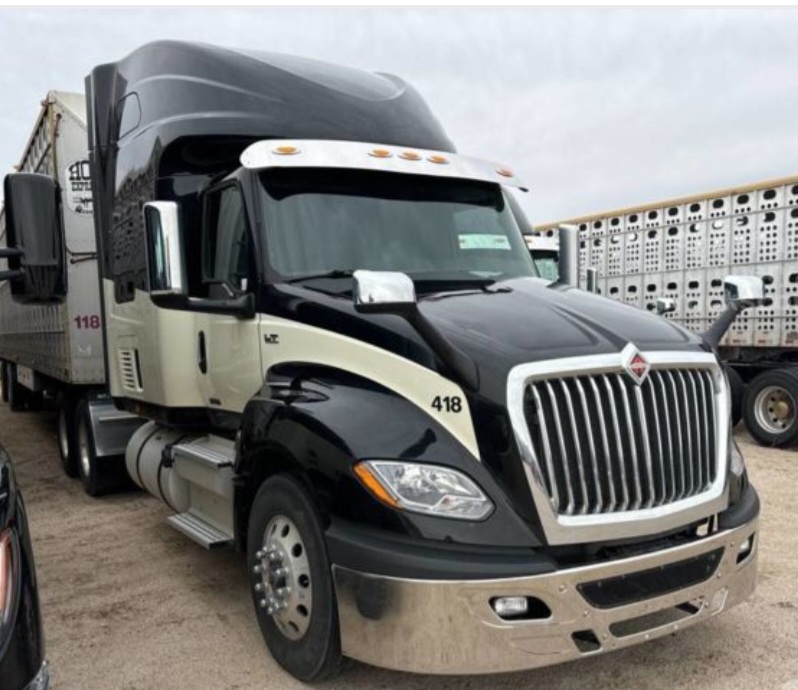 International LT625