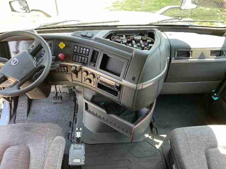 Used 2023 VOLVO Conventional - Sleeper Truck VNL64760