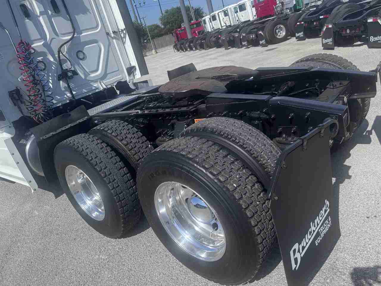 Used 2020 FREIGHTLINER Conventional - Sleeper Truck CASCADIA 126