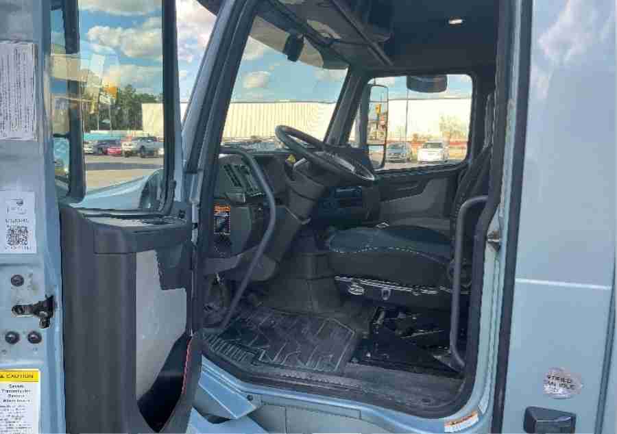 2020 volvo vnl64T300