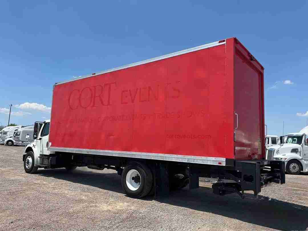 Freightliner M2 106