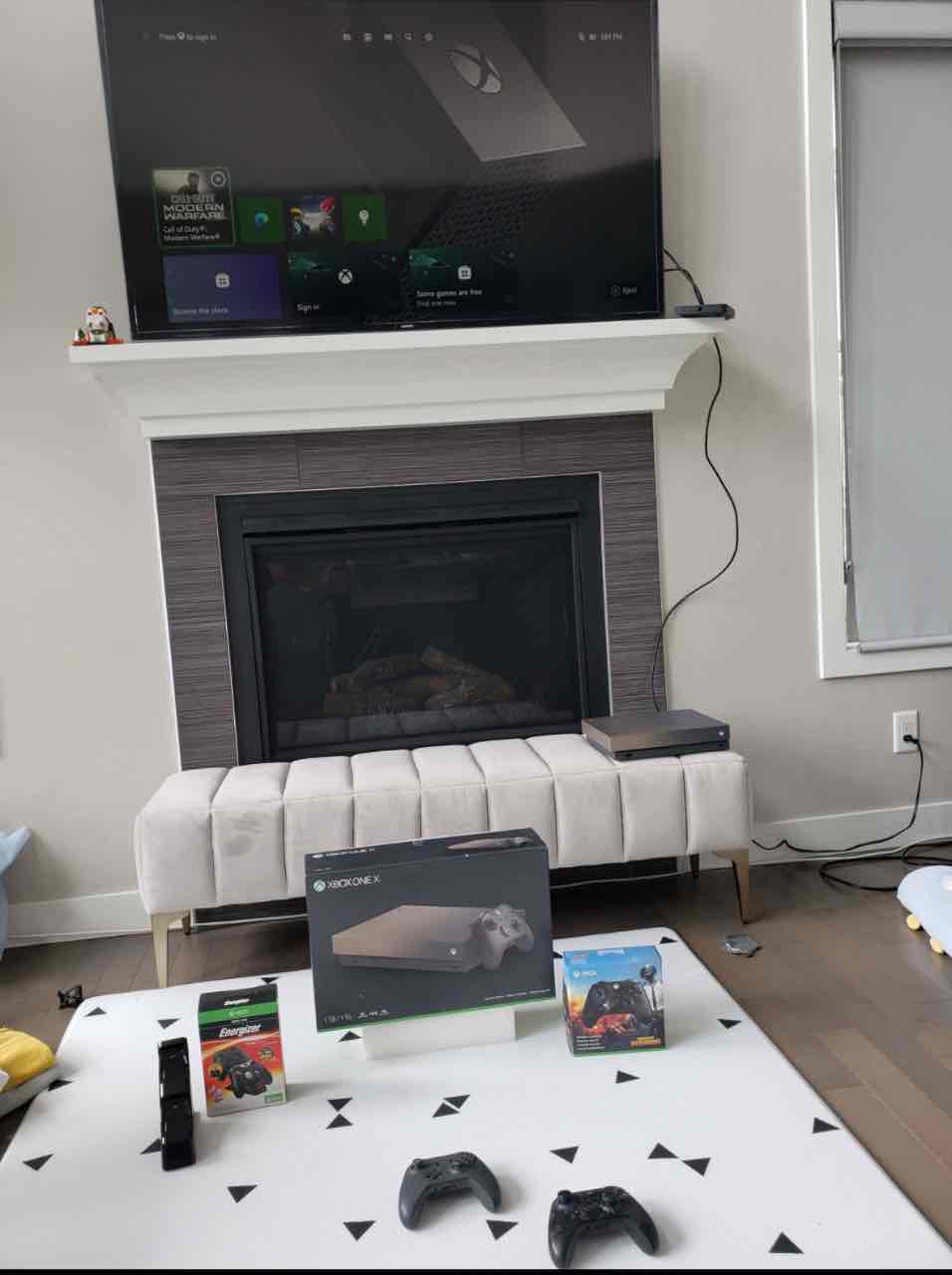 Xbox One X 1TB Bundle – Total 2 Controllers + Dual Charging station + COD MW