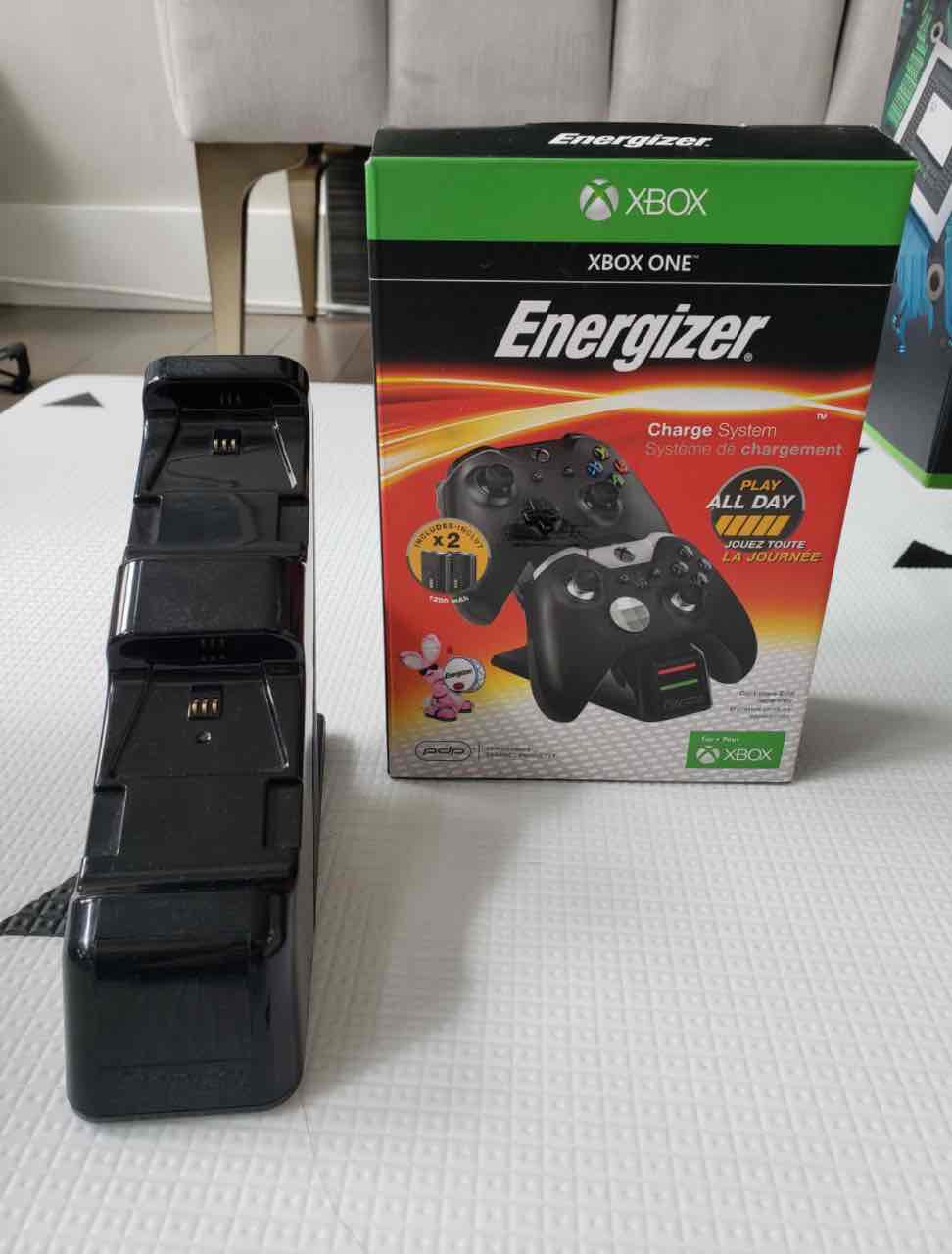 Xbox One X 1TB Bundle – Total 2 Controllers + Dual Charging station + COD MW