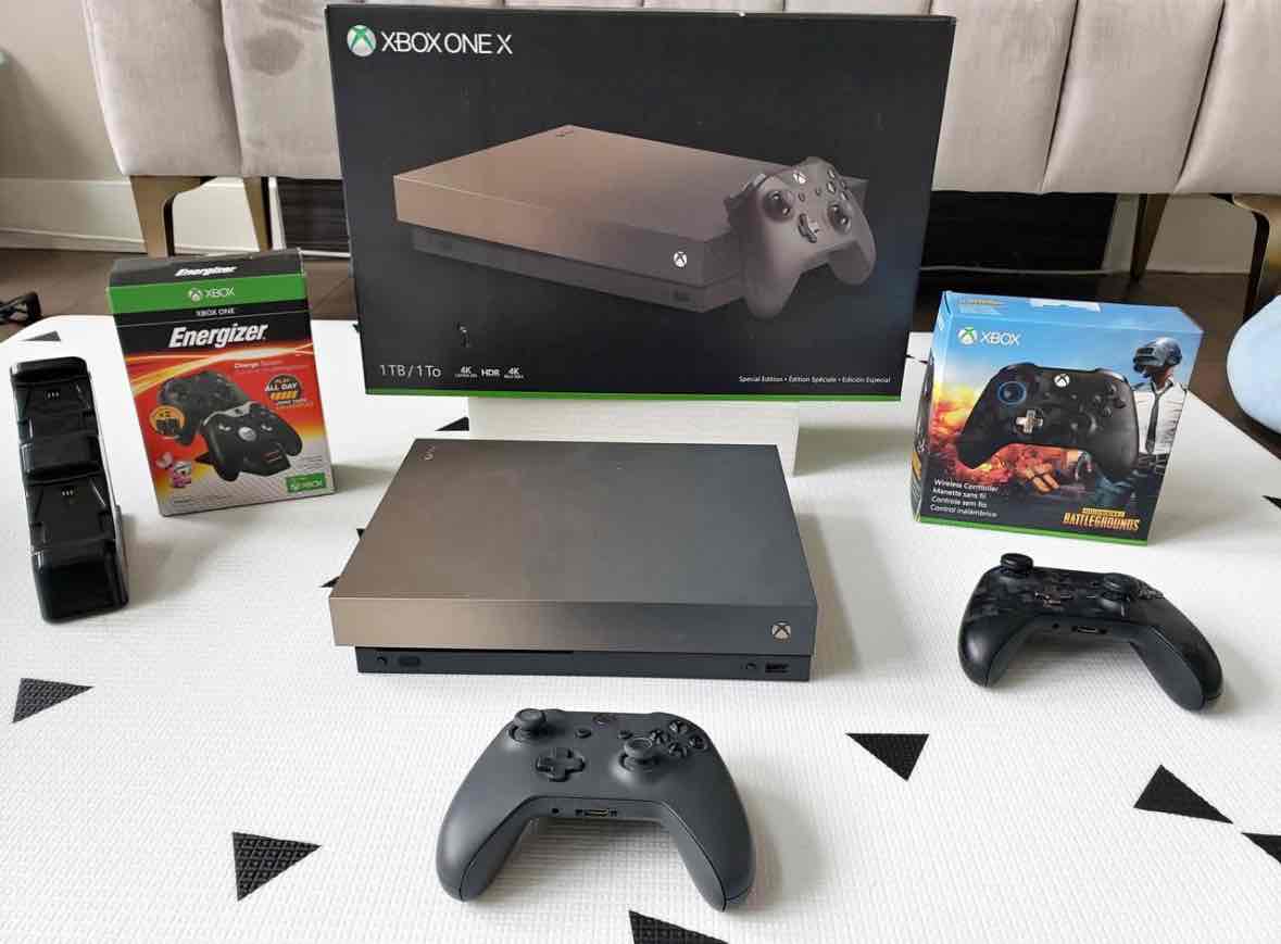 Xbox One X 1TB Bundle – Total 2 Controllers + Dual Charging station + COD MW