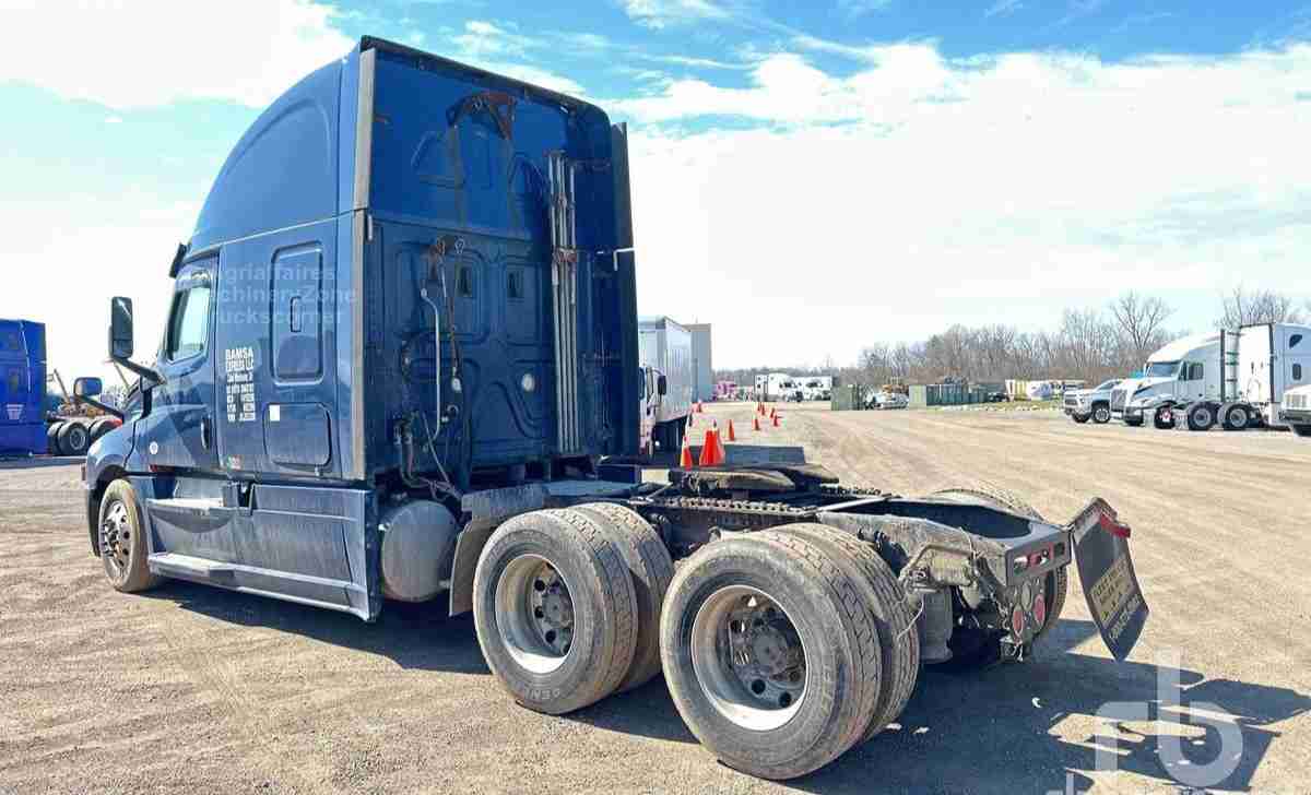 Name: Freightliner CASCADIA 126 Tractor Unit Model: CASCADIA 126 Year: 2018